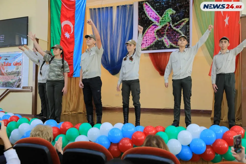 “Biz 44 günə 30 illik ALIN LƏKƏMİZİ TƏMİZLƏDİK” – 160 saylı Klassik Gimnaziyada - ZƏFƏR TƏNTƏNƏSİ