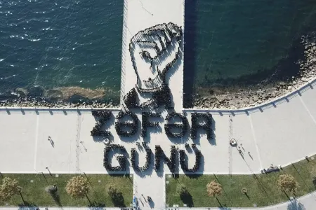 Bakıda möhtəşəm "Dəmir yumruq" fləşmobu - Video + Fotolar