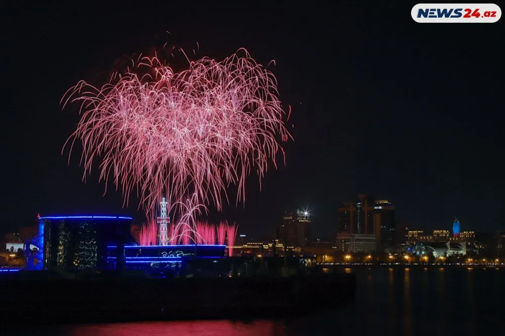 Zəfər Gününün atəşfəşanlığı - FOTOLAR