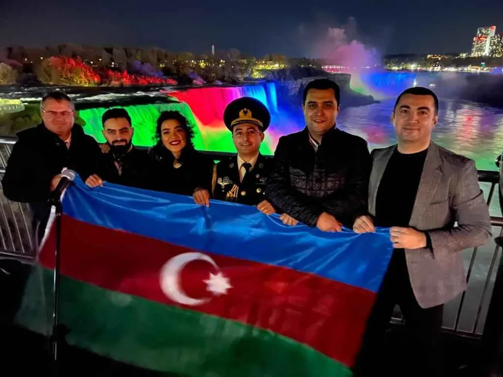 Niaqara şəlaləsi Azərbaycan bayrağının - RƏNGLƏRİNƏ BÜRÜNDÜ - FOTO/VİDEO