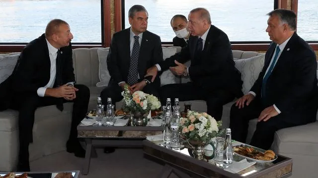Türk dünyası liderləri gəmidə söhbətləşdilər - FOTO
