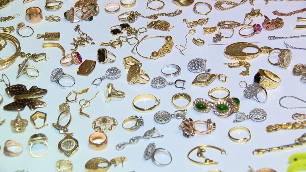 Bakıda evlərdən 103 min manatlıq qızıl oğurlandı - VİDEO/FOTO