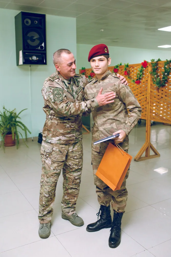 General Hikmət Mirzəyev şəhid övladları qarşısında - KÖVRƏLDİ - FOTO/VİDEO
