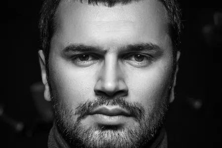Tanınmış azərbaycanlı reperin anasının üzərinə ağac aşdı - Ayağı kəsildi - VİDEO
