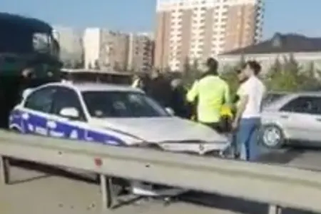 Bakı-Sumqayıt yolunda yük maşını DYP avtomobilinin üstünə çıxdı – - VİDEO