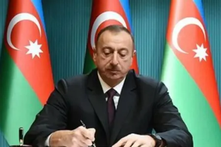 Prezident Fərhad Xəlilovu təltif etdi