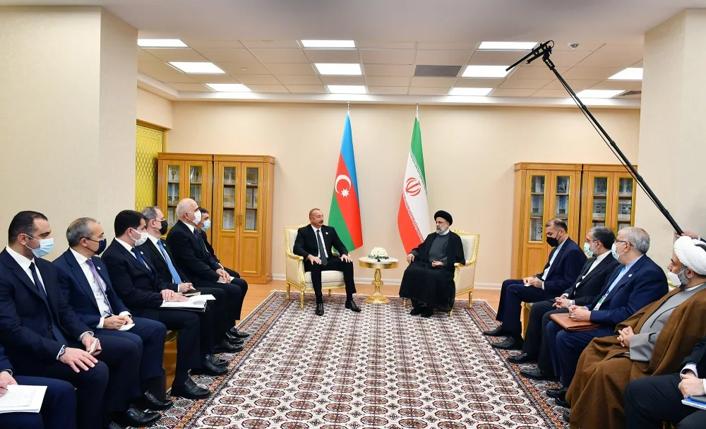 İlham Əliyev İran Prezidenti ilə GÖRÜŞDÜ
