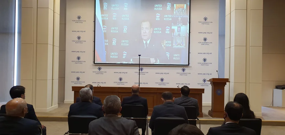 YAP “Yedinaya Rossiya” Partiyasının 20 illik yubileyinə qatıldı
