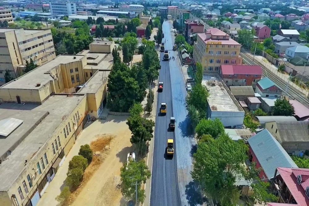 Bakıxanov qəsəbəsində küçə təmir edilir - VİDEO/FOTO