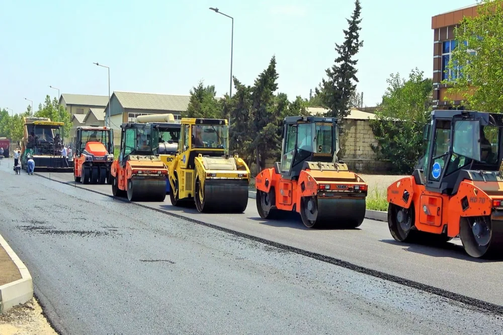 Bakıxanov qəsəbəsində küçə təmir edilir - VİDEO/FOTO