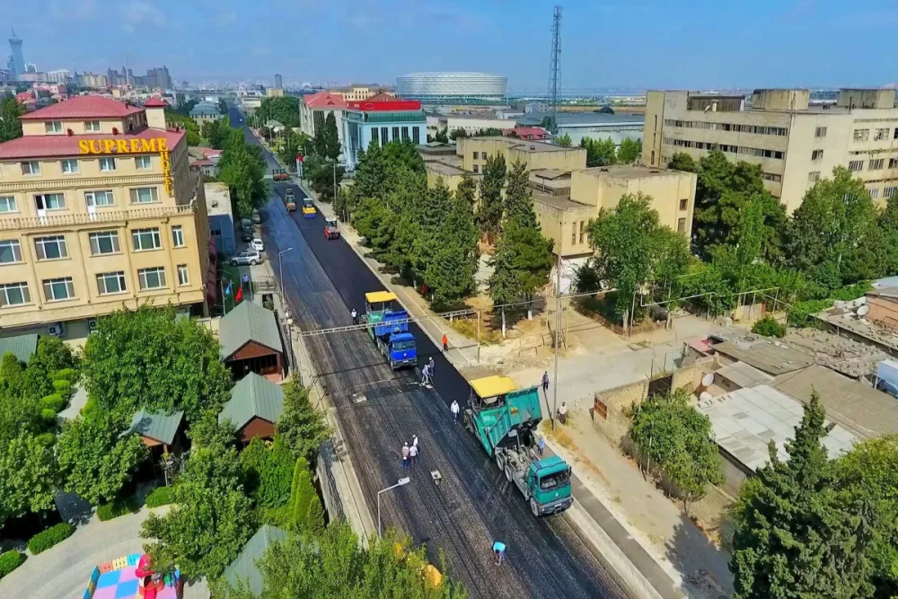 Bakıxanov qəsəbəsində küçə təmir edilir - VİDEO/FOTO