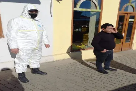 Şabranda COVID xəstəsi ictimai yerdə saxlanılıb - FOTO