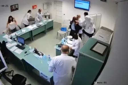 Ayda 1300 manat pensiya alan, qadın həkimi yumruqla vuran - ŞƏMAİLİN ŞOK İFADƏSİ - VİDEO