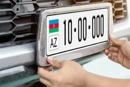 Maşın qiymətinə “zerkalni nömrələr” - Rüsumla o nömrələri almaq mümkündür?
