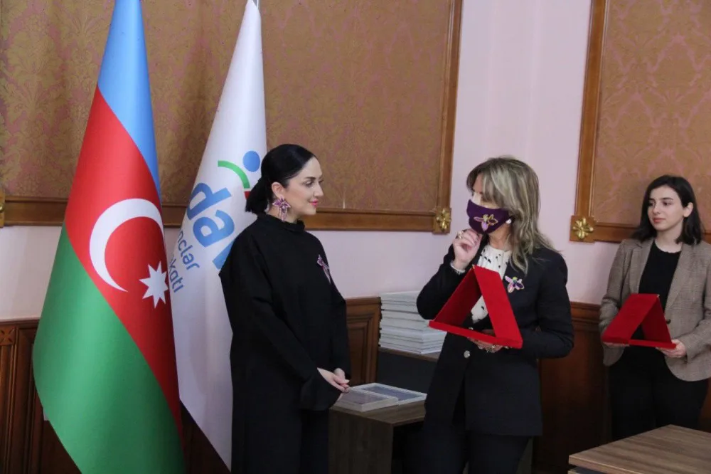 Gülnarə Xəlilova mükafatlandırıldı - FOTOLAR