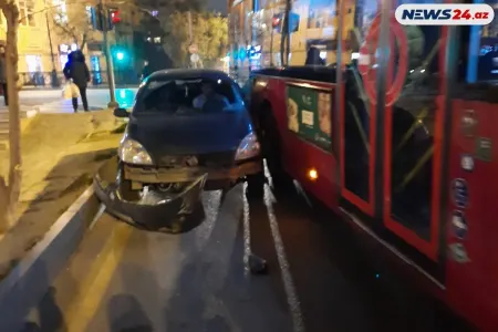 “Bakubus” və 165 saylı marşrut avtobusu dəhşətli qəza törətdi – - VİDEO