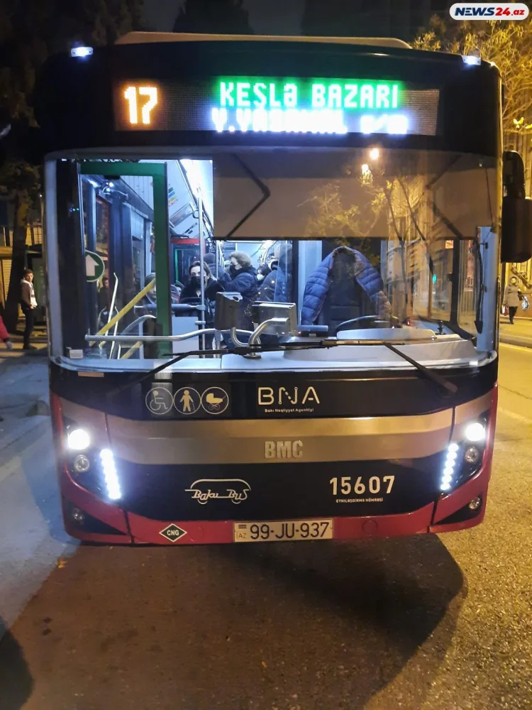“Bakubus” və 165 saylı marşrut avtobusu dəhşətli qəza törətdi – - VİDEO