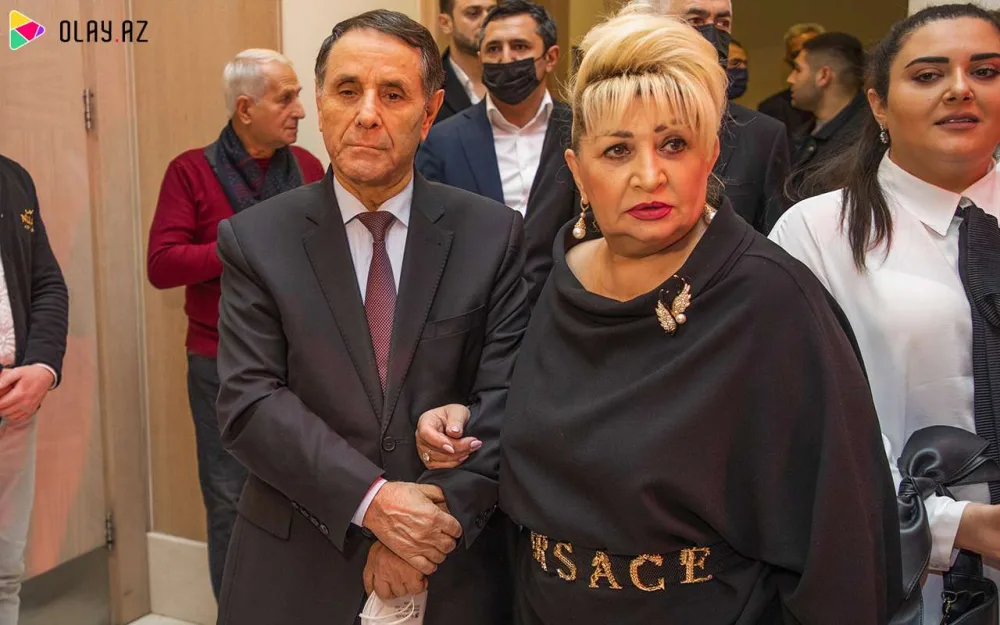 Məmurlar xanımları ilə qala gecəsində - Fotolar