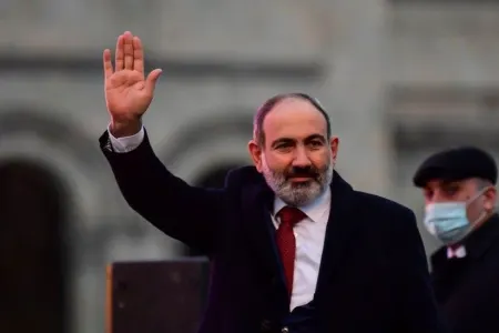 Paşinyan Brüsselə yola düşdü