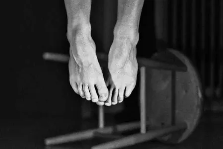 Azərbaycanda 21 yaşlı qızın intiharının TƏFƏRRÜATI: - Cibindən məktub çıxdı