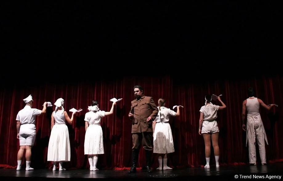 Xalq yazıçısı Elçinin “Stalin” pyesinin premyerası keçirildi - FOTOLAR