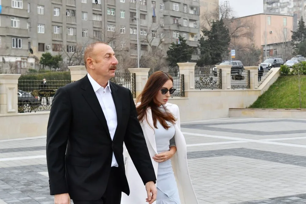 Prezident və birinci xanım “Xanım Fatimeyi Zəhra” məscidində - FOTOLAR
