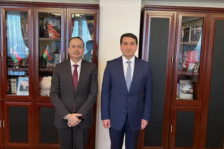 Hikmət Hacıyev Pakistan səfiri ilə görüşdü