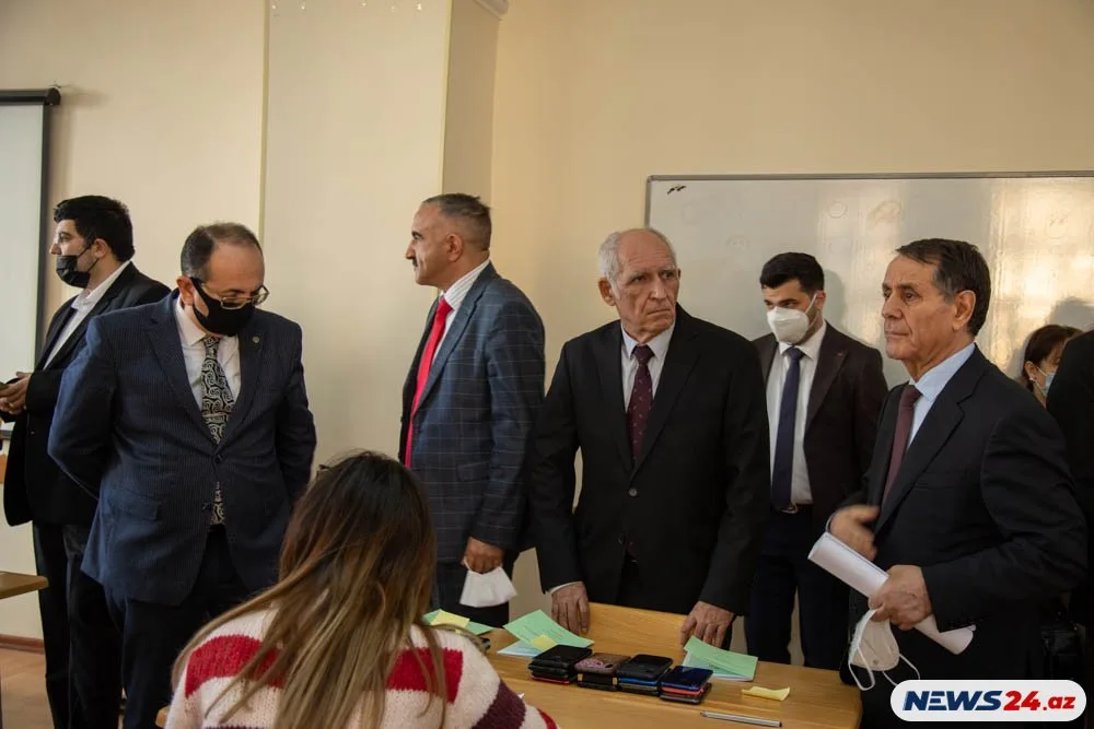 "Şifahi imtahanlar ƏZBƏRÇİLİKDİR" - Dillər Universitetində - İMTAHANIN 1 GÜNÜ - VİDEO