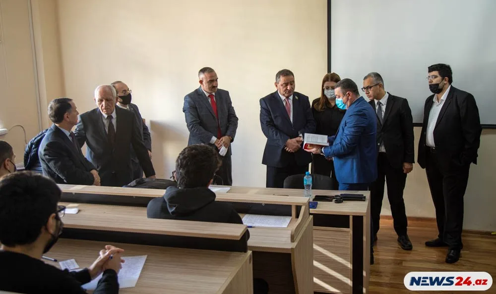 "Şifahi imtahanlar ƏZBƏRÇİLİKDİR" - Dillər Universitetində - İMTAHANIN 1 GÜNÜ - VİDEO
