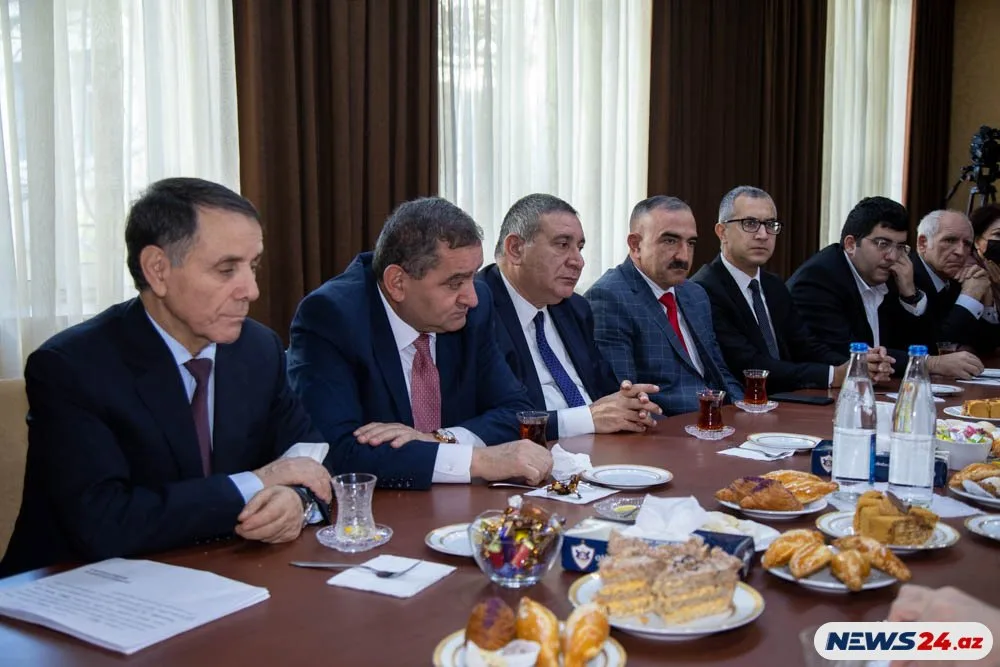 "Şifahi imtahanlar ƏZBƏRÇİLİKDİR" - Dillər Universitetində - İMTAHANIN 1 GÜNÜ - VİDEO