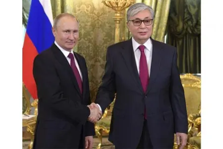 Putin Tokayevlə danışdı
