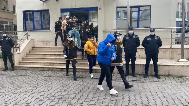 Əxlaqsızlıq yuvasına polis basqını - Məktəb avtobuslarında da... - VİDEO