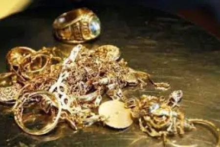 Bakıda evdən 9500 manatlıq qızıl-zinət əşyaları oğurlandı