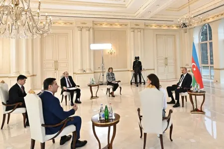 Prezident yerli televiziya kanallarına müsahibə verdi - FOTO