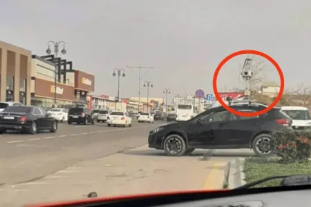 Üzərində müəmmalı kamerası olan maşın peyda oldu - BAKIDA - FOTO