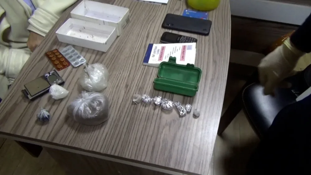 Narkotik satan 11 nəfər saxlanıldı - Foto