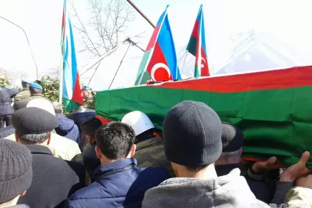 Dünən həlak olan hərbi qulluqçu iki bacının yeganə qardaşı imiş - VİDEO/FOTO