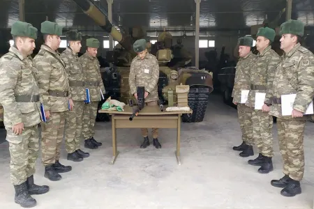 Hərbi hissələrdə bölük komandirləri ilə təlim toplanışları keçirildi - VİDEO