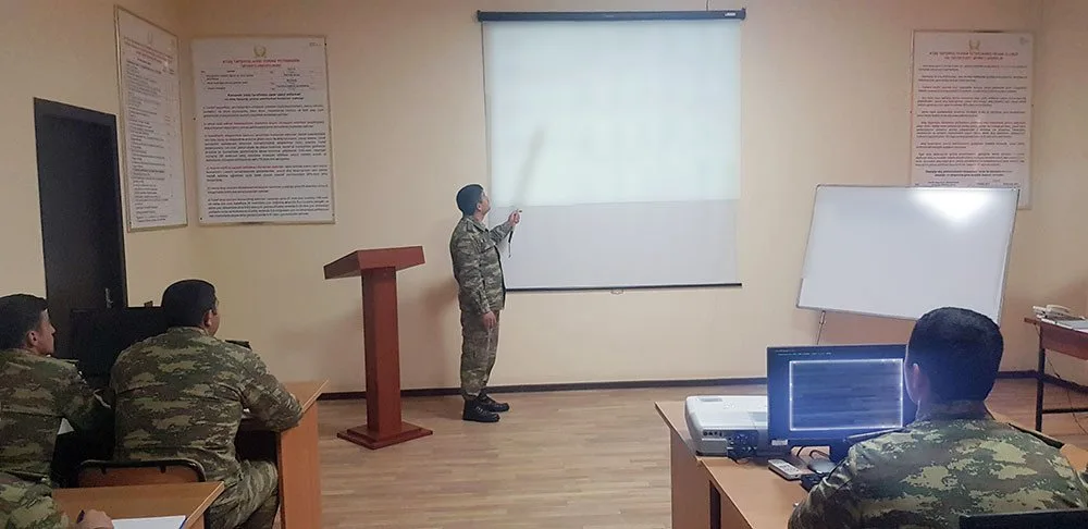 Hərbi hissələrdə bölük komandirləri ilə təlim toplanışları keçirildi - VİDEO