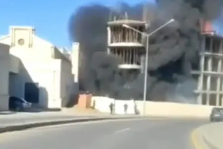 Bakıda yarımtikilidə güclü yanğın - Video