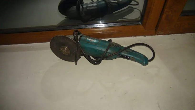 Ofisdəki seyfi yarmaq istəyən şəxs saxlanıldı