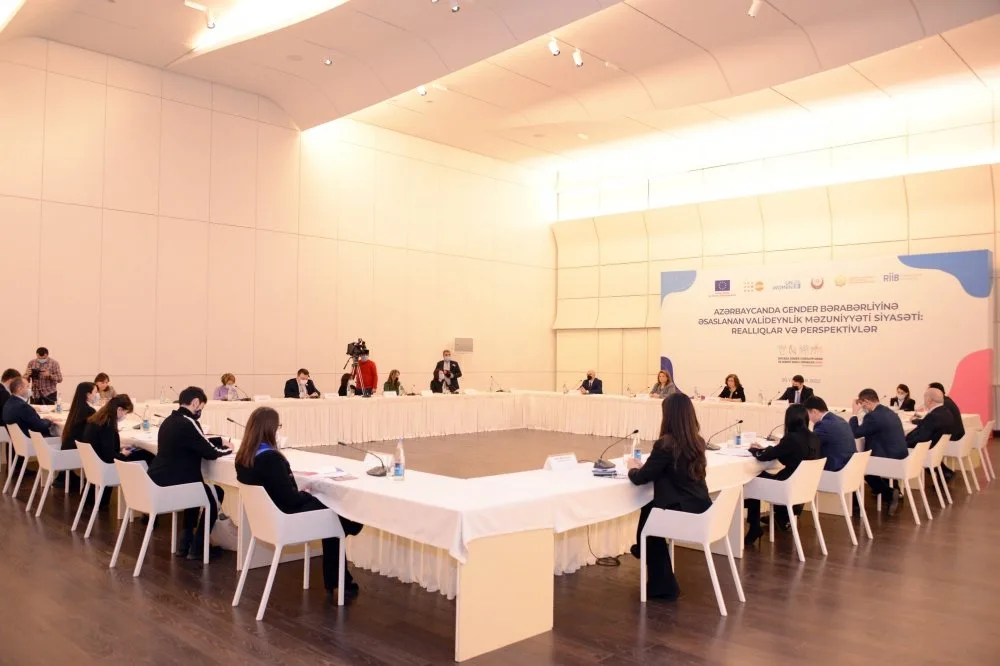 "Regional İnkişaf” İctimai Birliyi dəyirmi masa keçirdi - Fotolar