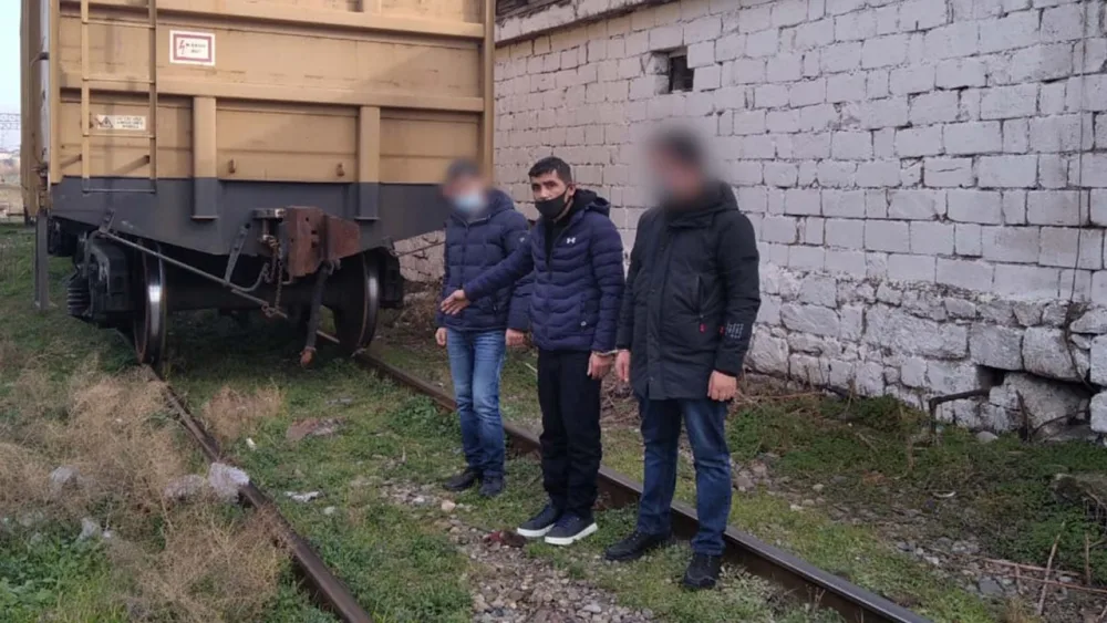 Bakıda ahıl kişini daşla vurub, 540 manatını oğurladılar - VİDEO/FOTO
