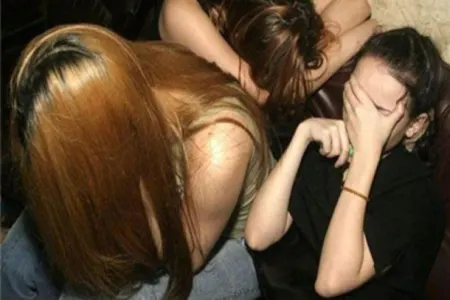 Bakıda 500 manata görüşə gedən qızlar taksidən düşən kimi tutuldular