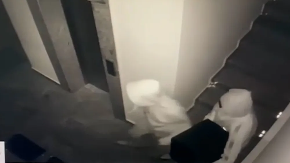 İçərisində 63 min manat olan seyfi oğurladılar - VİDEO/FOTO