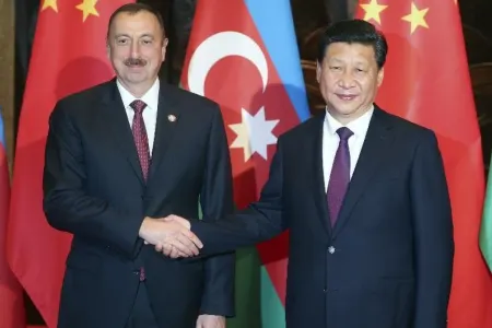 İlham Əliyev Si Cinpini təbrik etdi