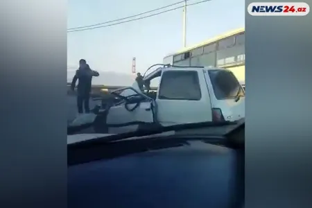 Bakıda marşrut avtobusu dəhşətli qəza törətdi - VİDEO