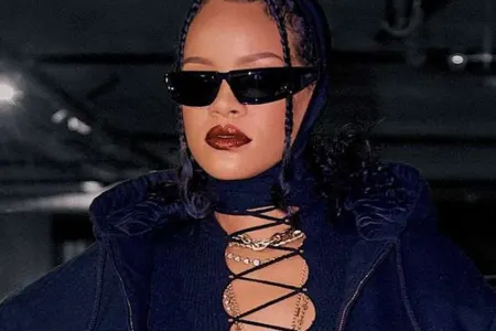 Rihanna tərzi ilə diqqət çəkdi - FOTO