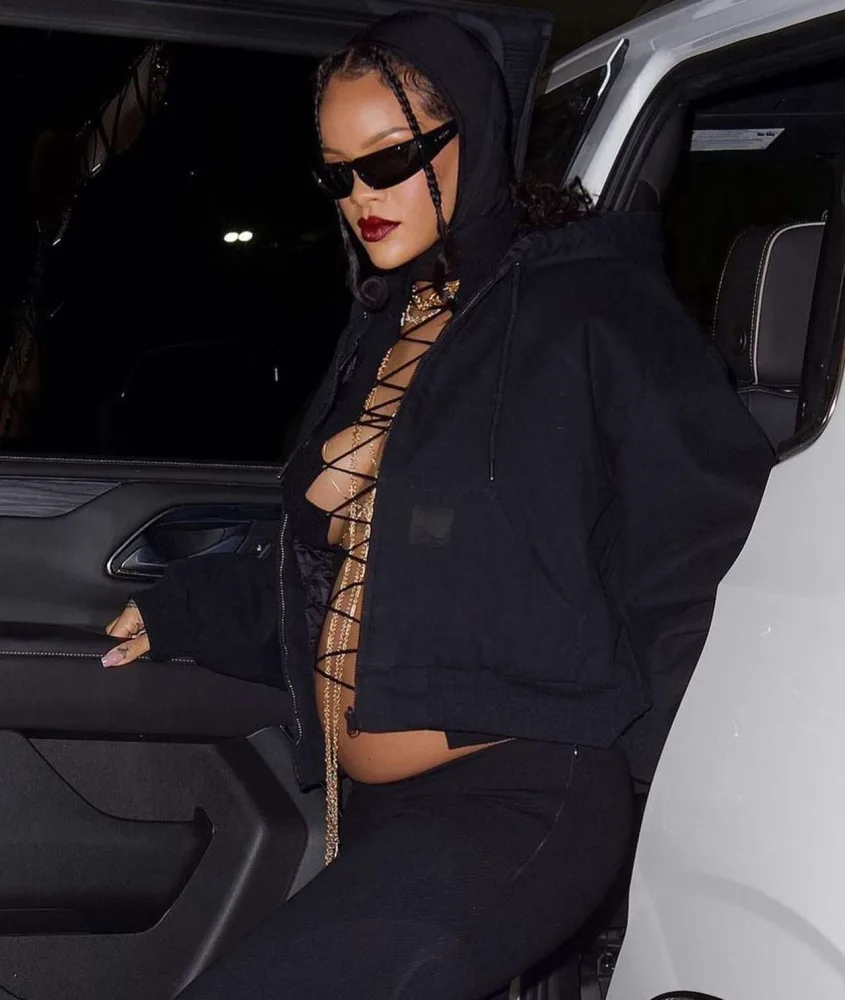 Rihanna tərzi ilə diqqət çəkdi - FOTO