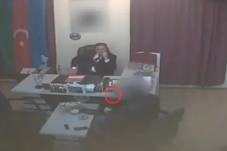 Ramil Şükürovun pul aldığı anın görüntüləri - VİDEO